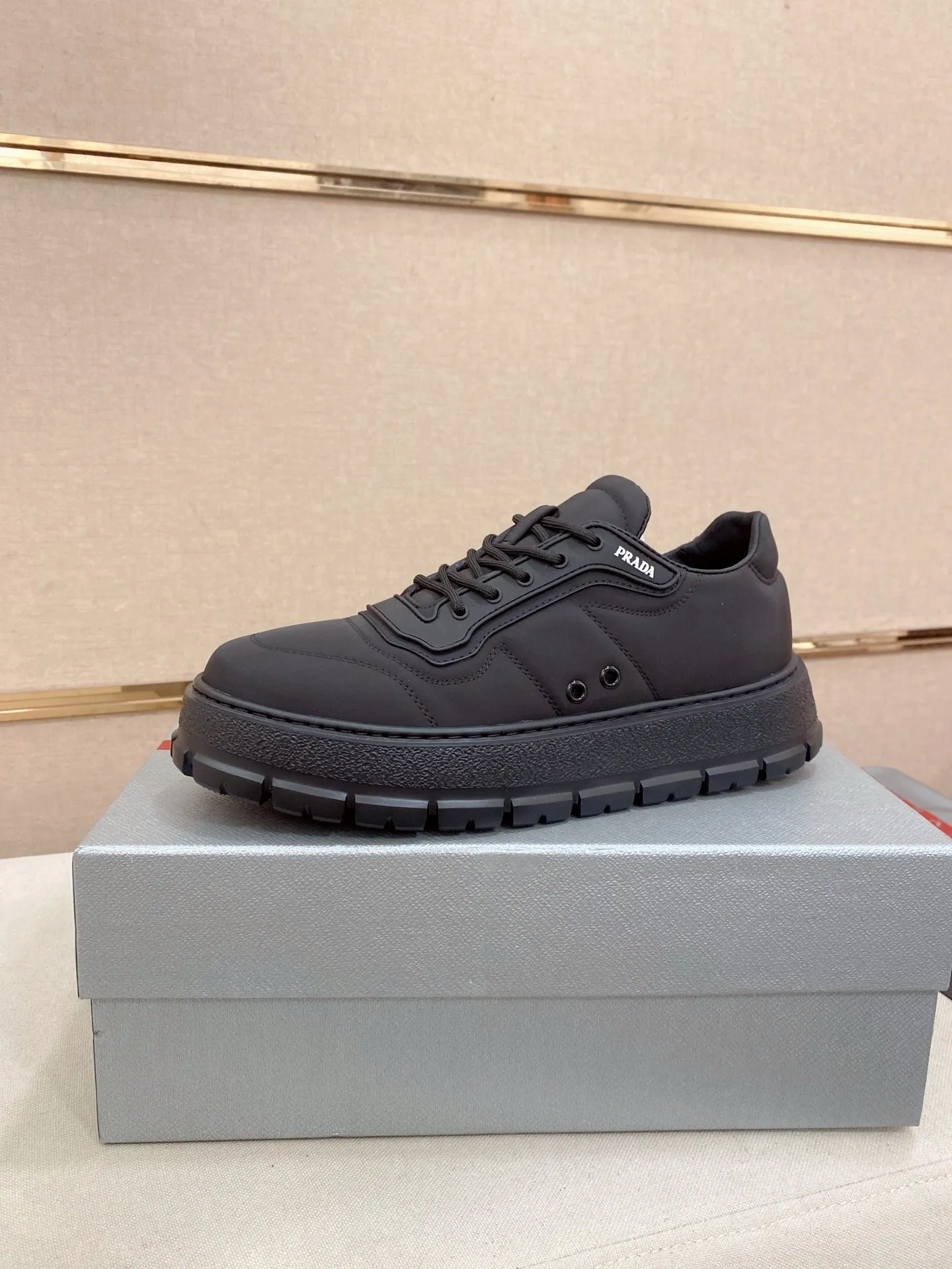 Factory price 580💰 ✔️✔️✔️High version High-quality new PRADA counters are on the market simultaneously, new men's shoes, 😘fabrics imported technological waterproof fabrics, made by pure handicrafts. Lining: Full cowhide lining. 👍🏿 High-end ☄️ air-cushion molded anti-slip rubber outsole, exquisite lines, simple and elegant, comfortable and high-end for leisure travel. Code number: 38 to 45
